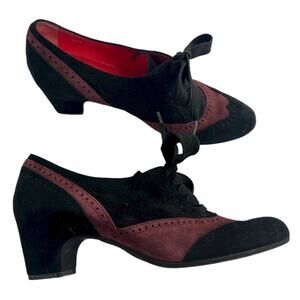 Pas de Rouge black and plum suede lace-up heels sz
